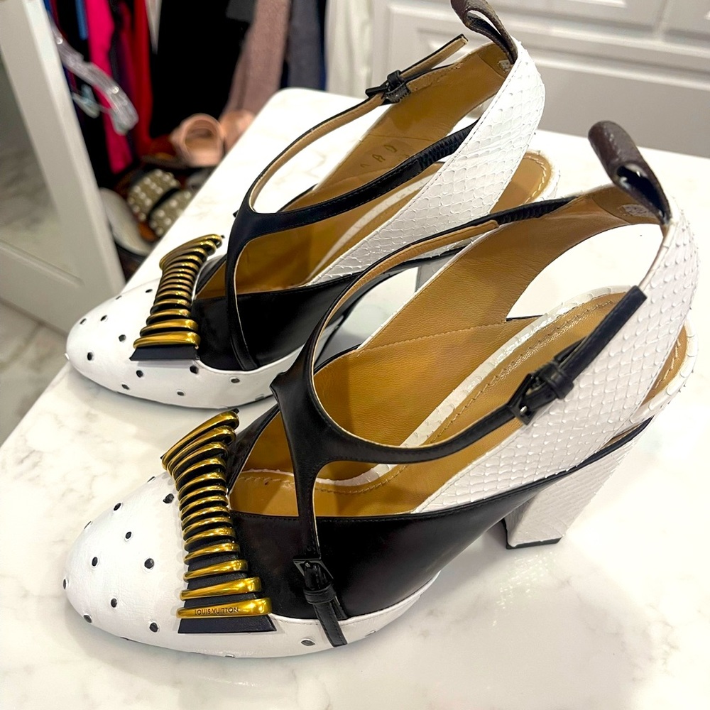 Louis Vuitton headline sling back pumps